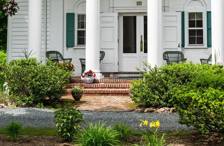 بار هاربور Anne'S White Columns Inn المظهر الخارجي الصورة